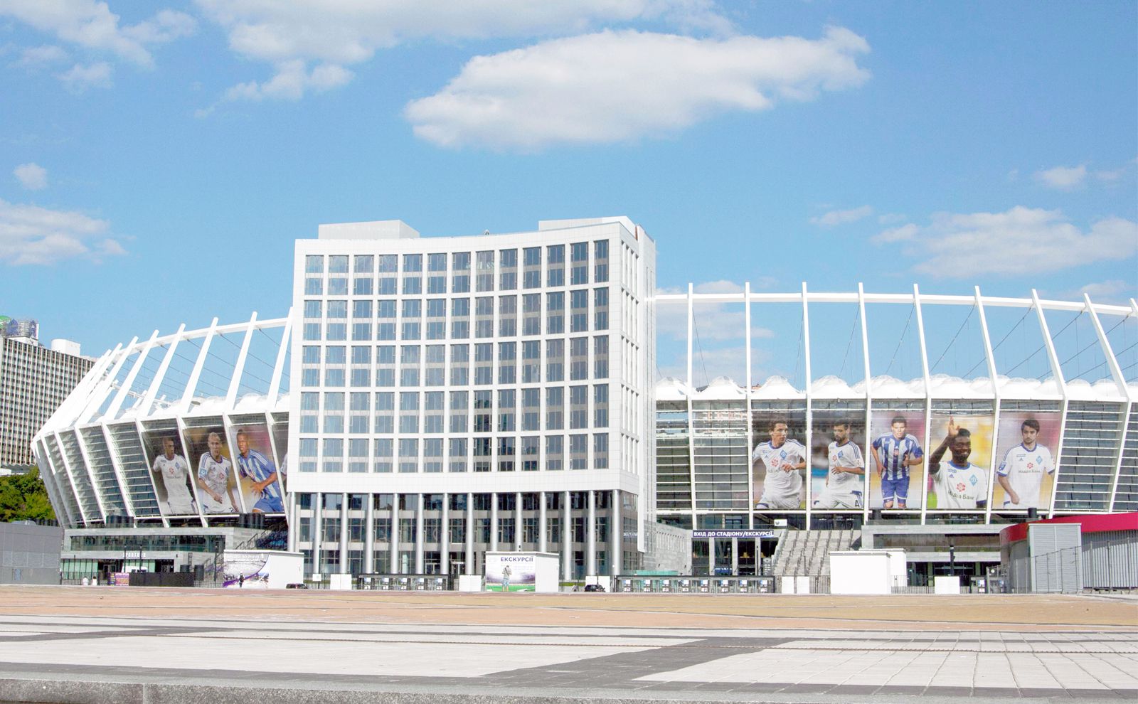 Gira Referenz Kiew Fußballstadion