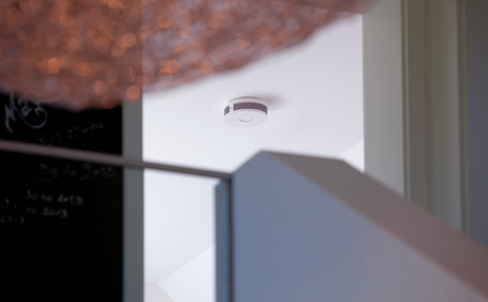Gira Dual Q Rauchmelder unter der Decke