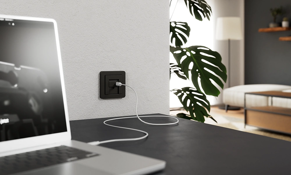 Gira USB-C-Spannungsversorgung mit Power Delivery Schwarz Homeoffice Hero