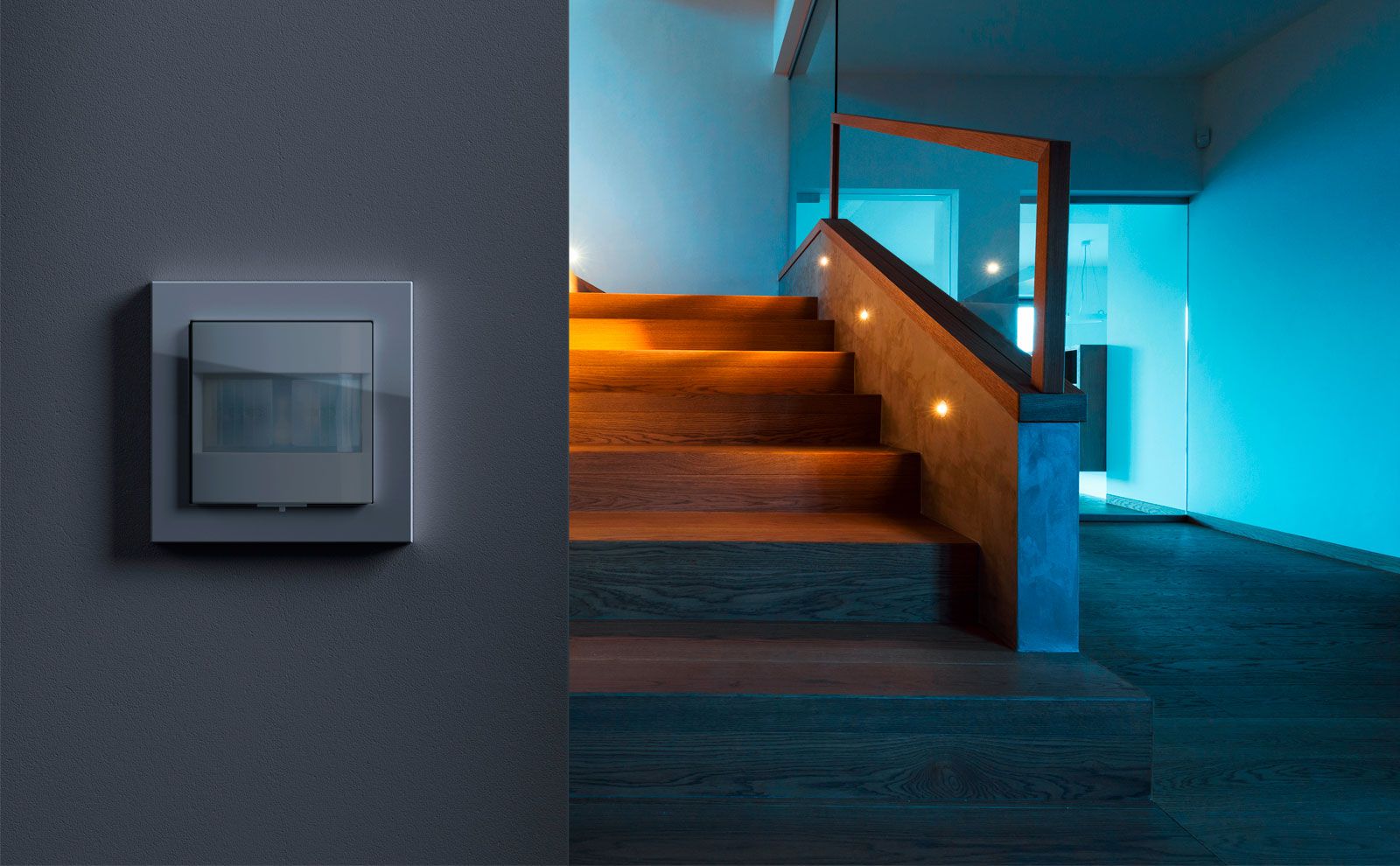 Forgot to turn off the light? No problem thanks to the motion detector. ✓Reacts to motion ✓Energy saving ✓Award-winning design