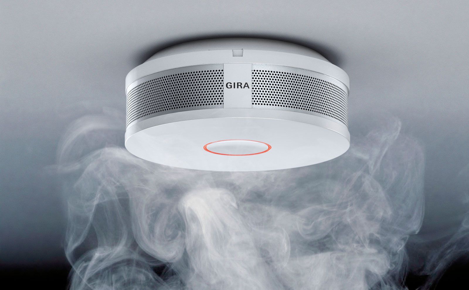 Stay safe: the Gira Basic Q and Dual Q smoke alarm devices are designed to reliably detect the signs of a fire and to warn you ahead of time.