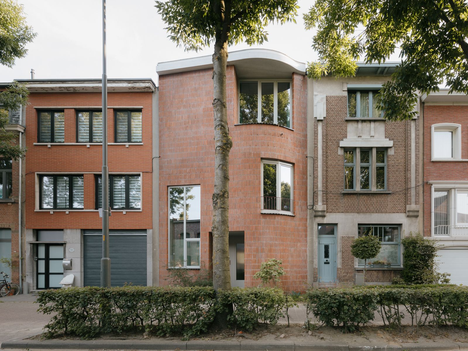 Ein Wohnhaus in Antwerpen nutzt schmales Grundstück kreativ aus