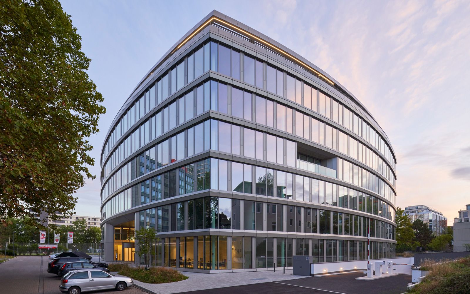 Das Düsseldorfer Bürohaus The Oval punktet mit Stil statt Größe | Architektur