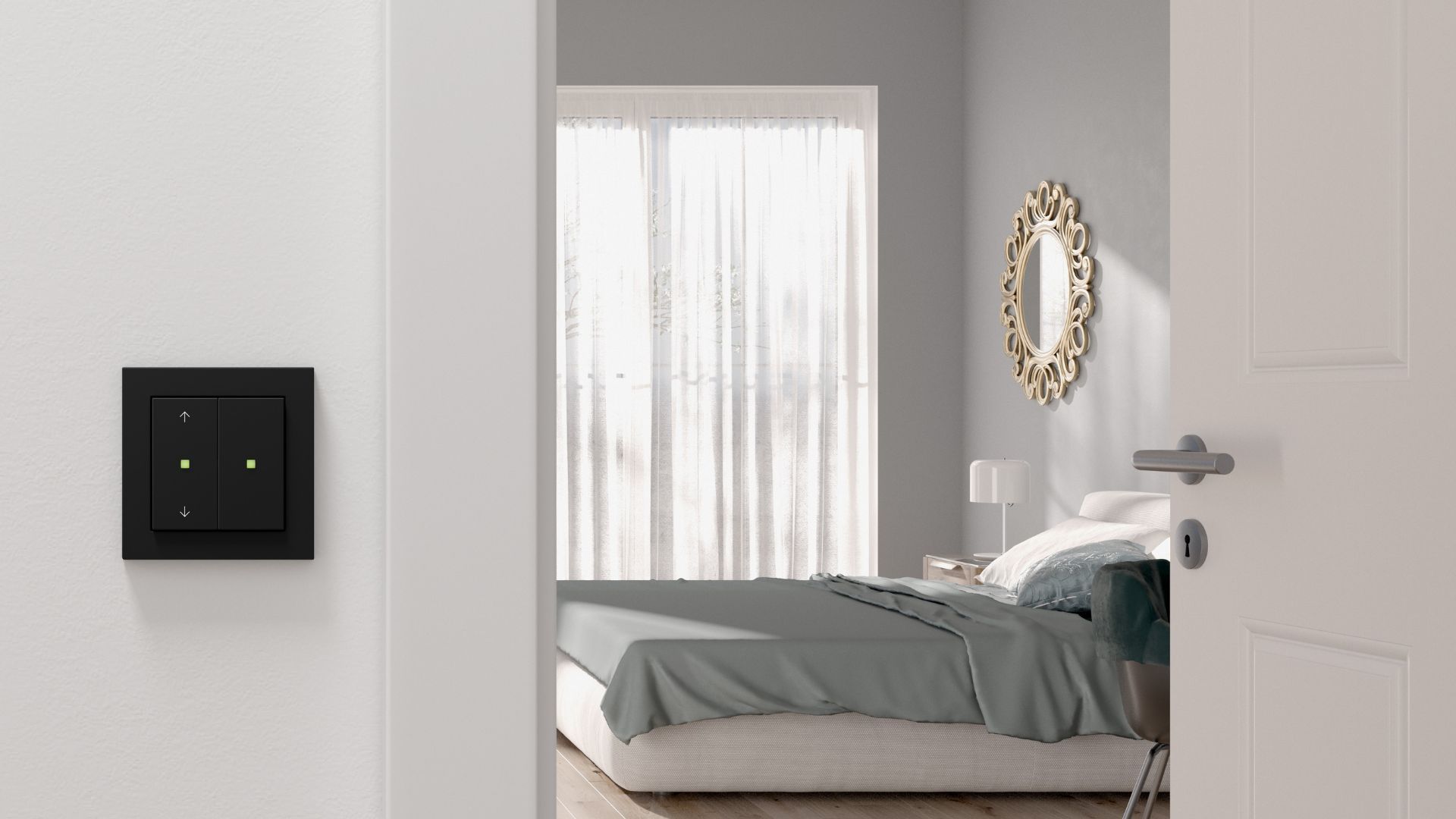 Gira KNX RF Bedienaufsatz, E2 Rahmen, schwarz matt, Milieuabbildung in Schlafzimmer