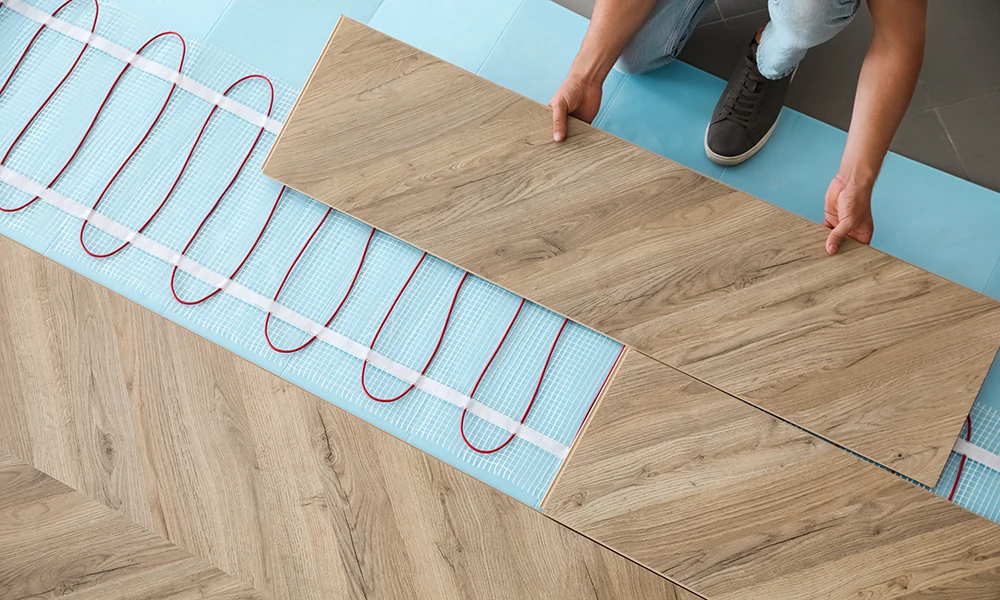  Fußbodenheizung mit der elektrischen Variante von Dünnbettheizmatten nachrüsten.