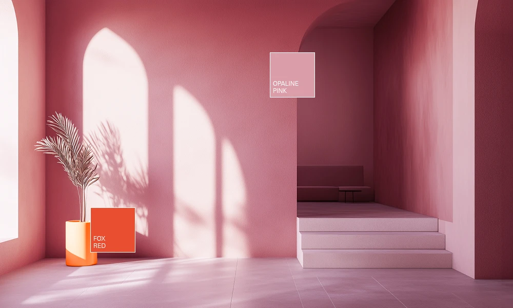 Ein minimalistischer Raum in den Trendfarben 2025, der Opaline Pink und Fox Red mit Farbbeschriftungen kombiniert.