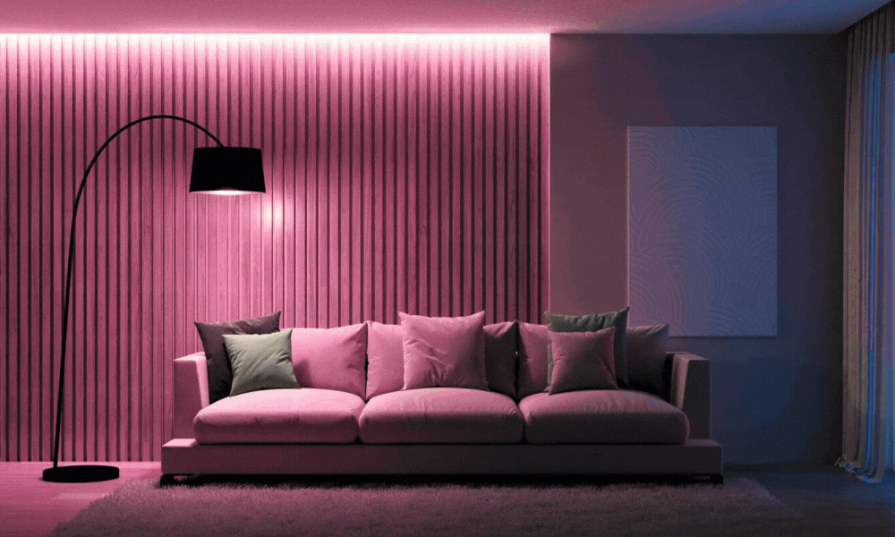 Wohnzimmer mit unterschiedlichen Beleuchtungsszenarien. 