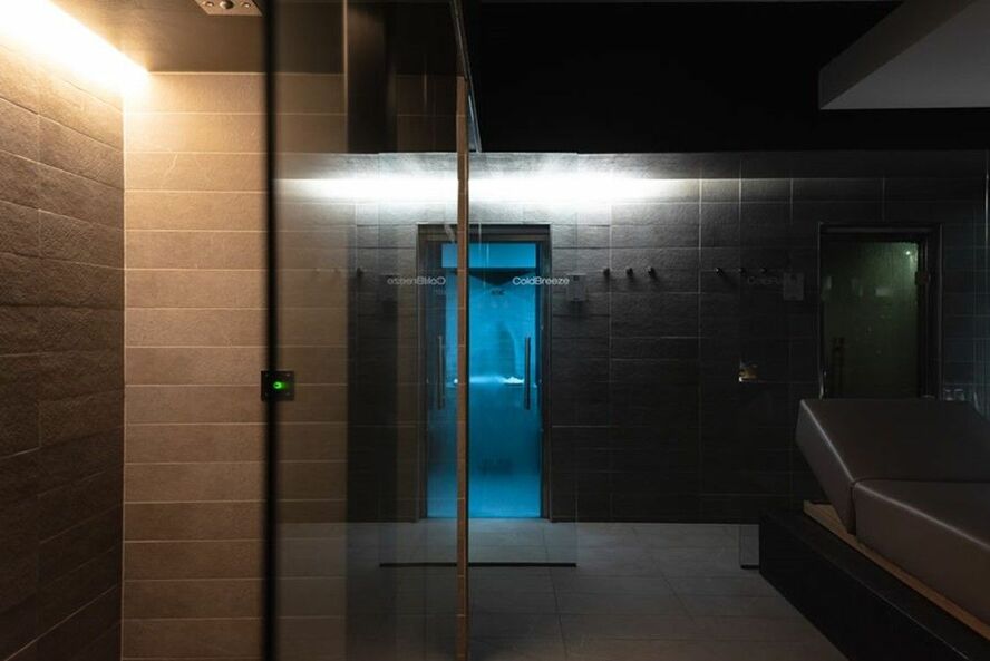 Gira Showroom Starpool Italien 