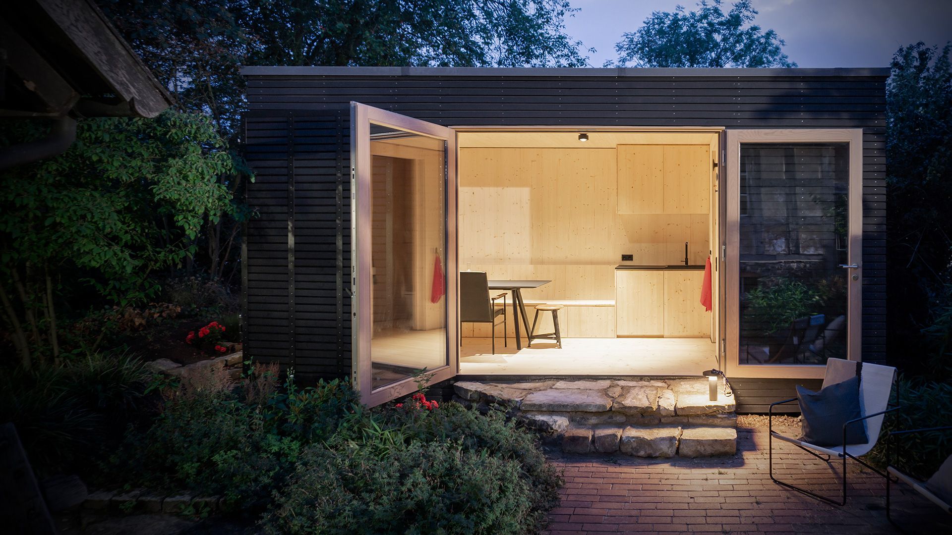 Hohe Wohnqualität auf kleinstem Raum bieten die modularen Holzhäuser von Mima
